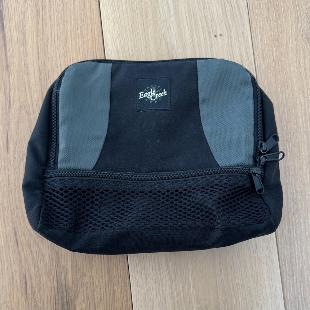 Eagle Creek Black and Gray Toiletry Bag
